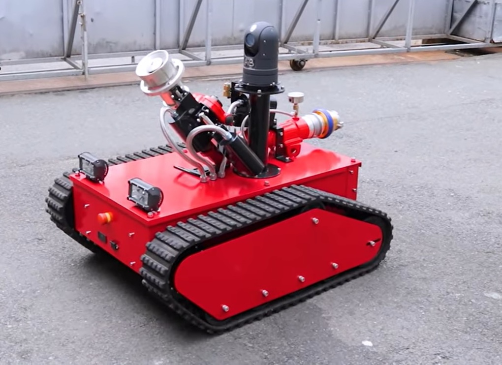 Robot cứu hỏa có kiểu dáng nhỏ gọn, dễ dàng di chuyển trong hẻm nhỏ. Ảnh: NVCC