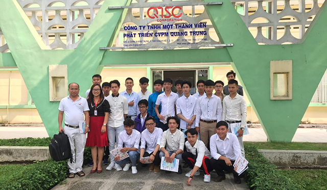 Trường Cao đẳng nghề Đà Lạt thăm quan Công viên phần mềm Quang Trung