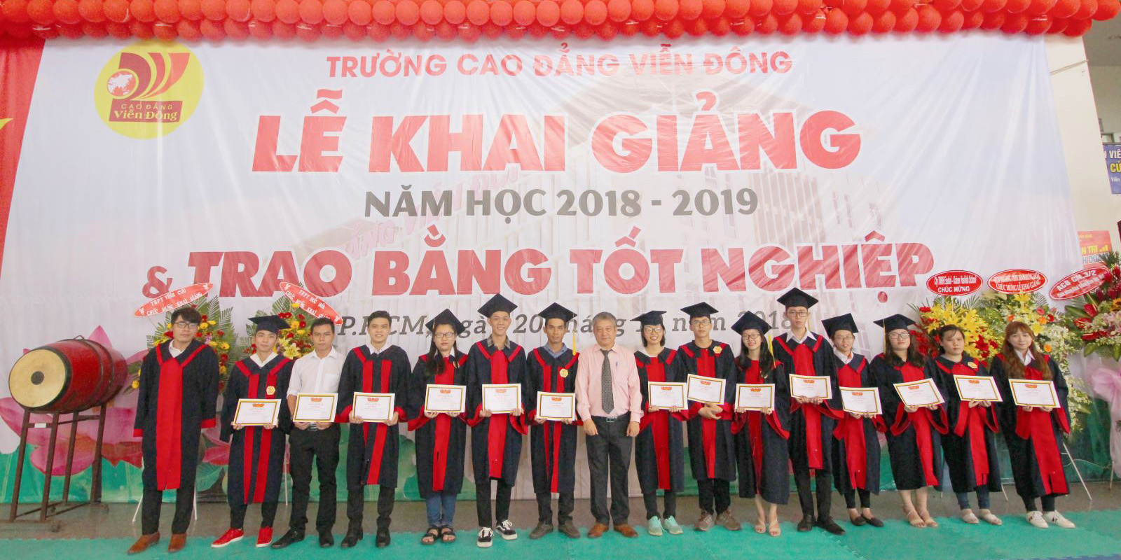 Cao đẳng Viễn Đông khai giảng năm học 2018 - 2019 và trao bằng tốt nghiệp