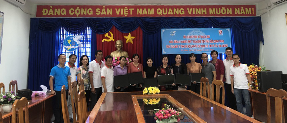 Quỹ khuyến học QTSC trao tặng 40 máy tính tại tỉnh Cà Mau