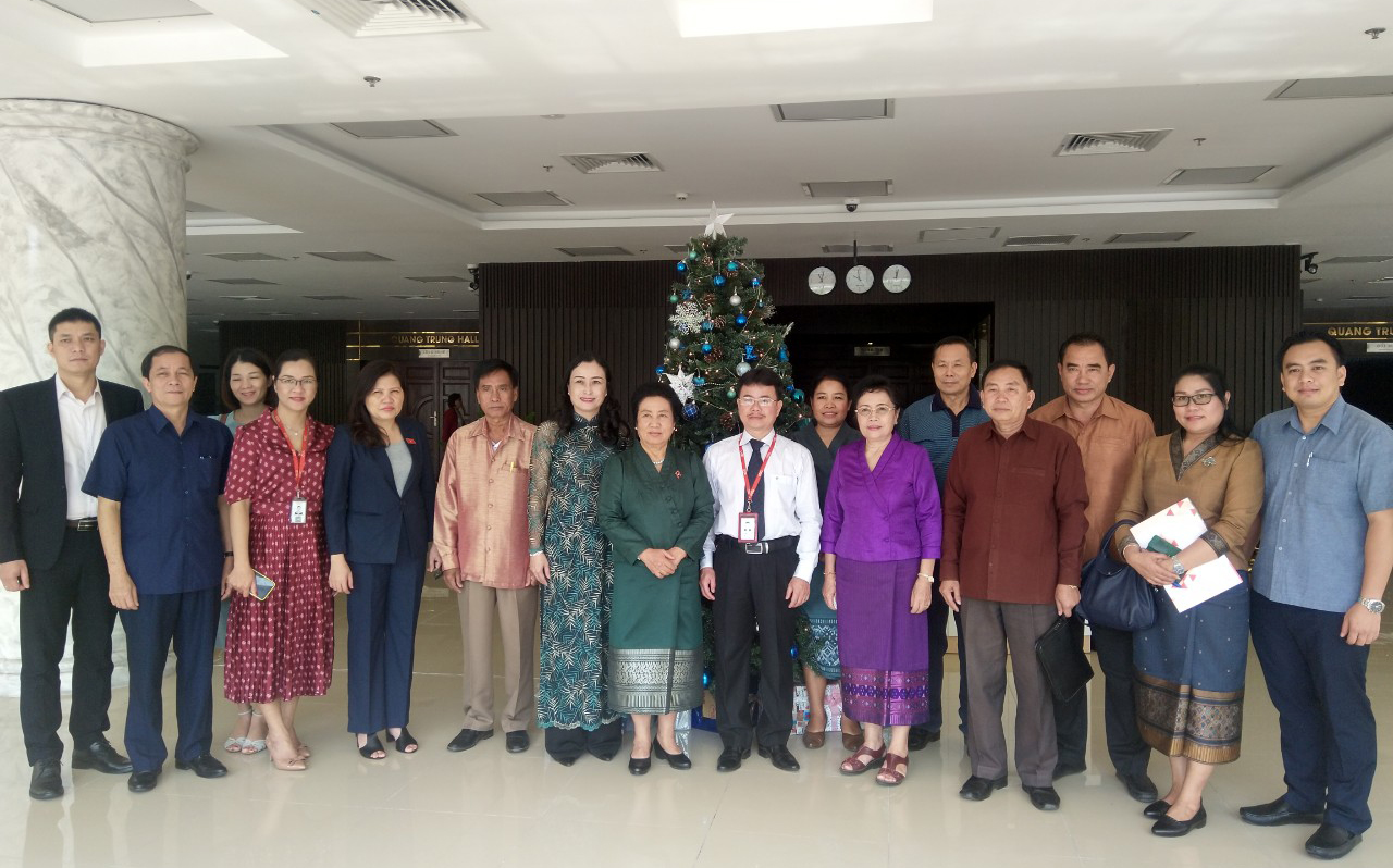 Đoàn Ủy ban các Dân tộc của Quốc hội Lào tham quan QTSC