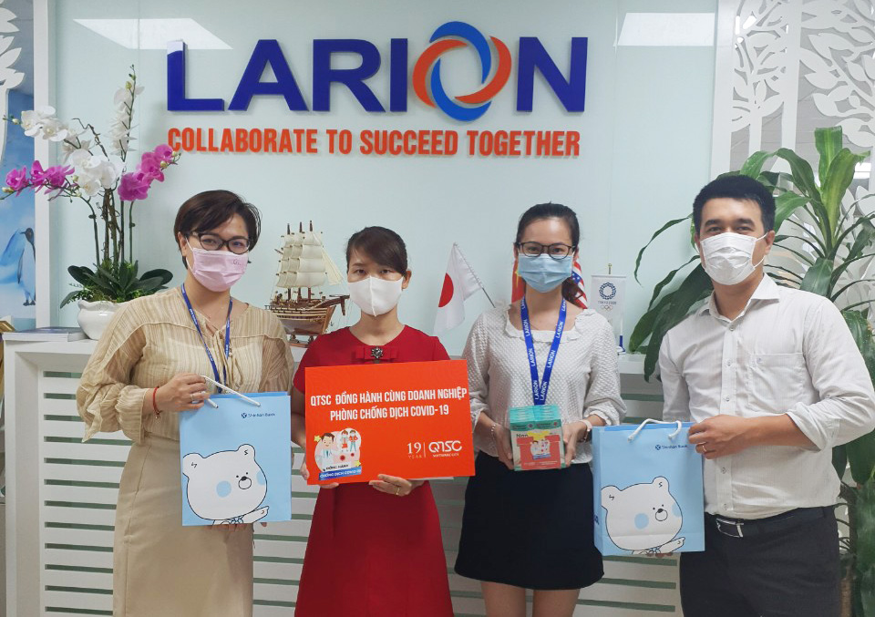Tặng 2.500 chai nước rửa tay sát khuẩn cho doanh nghiệp trong Công viên phần mềm Quang Trung