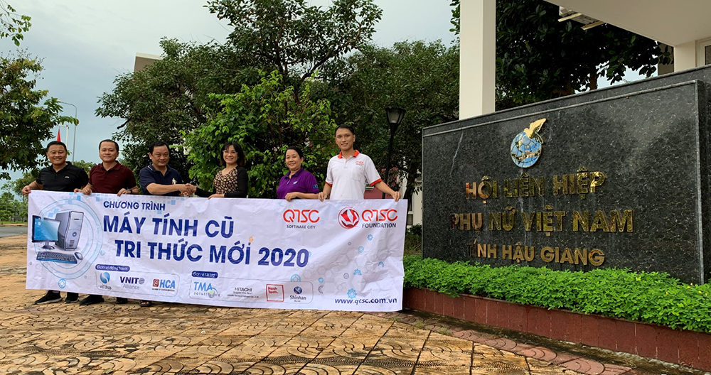 QTSC Foundation donated 20 computer sets to the Hau Giang Women’s Union