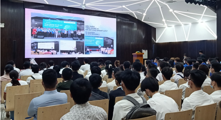 Hơn 400 sinh viên ngành CNTT tham quan Công viên phần mềm Quang Trung