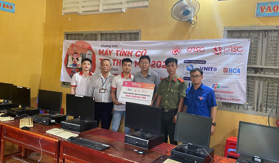 Quỹ khuyến học QTSC trao tặng 30 bộ máy tính cho trường tiểu học tại tỉnh Hậu Giang