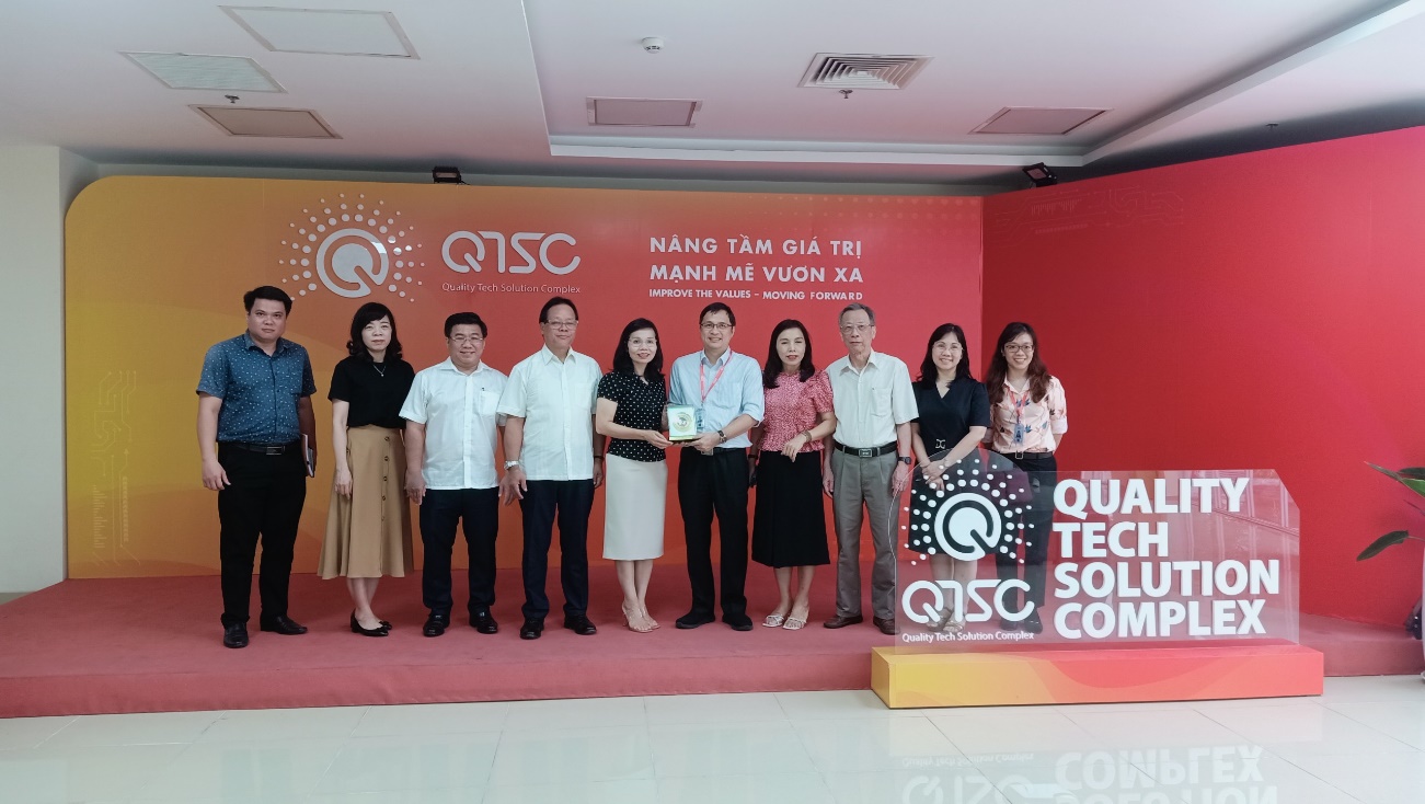 The delegation of University of Economics HCMC and National Economics University worked at QTSC