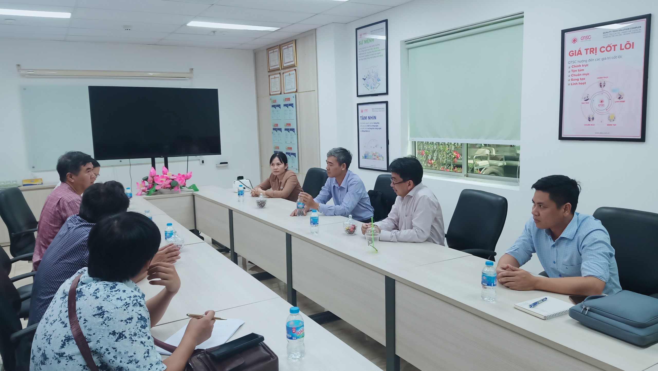 The delegation of Hau Giang province learned about QTSC model