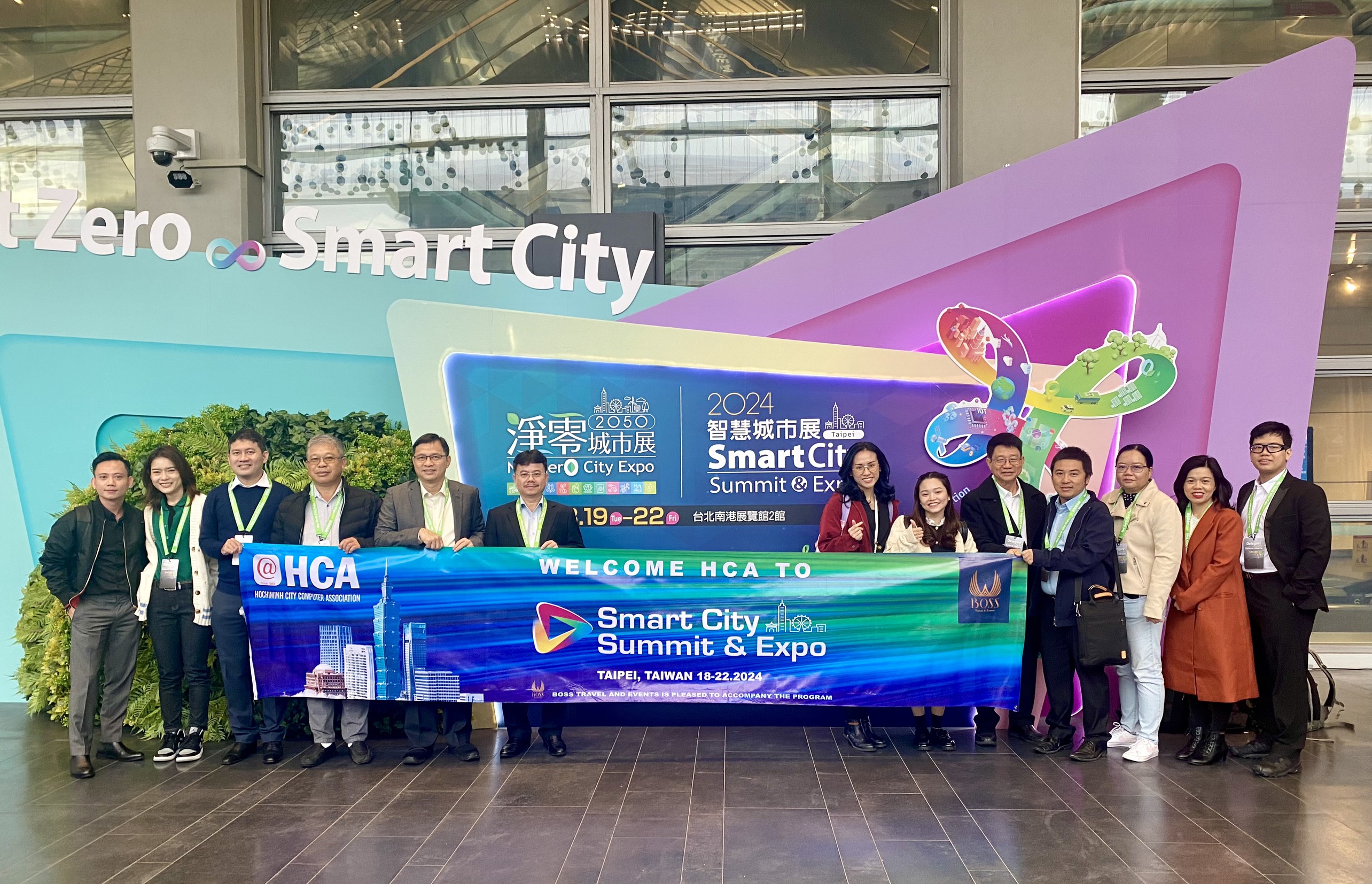 QTSC tham gia cùng Đoàn xúc tiến thương mại của Hội Tin học TP.HCM tham dự Triển lãm Smart City Summit & Expo 2024