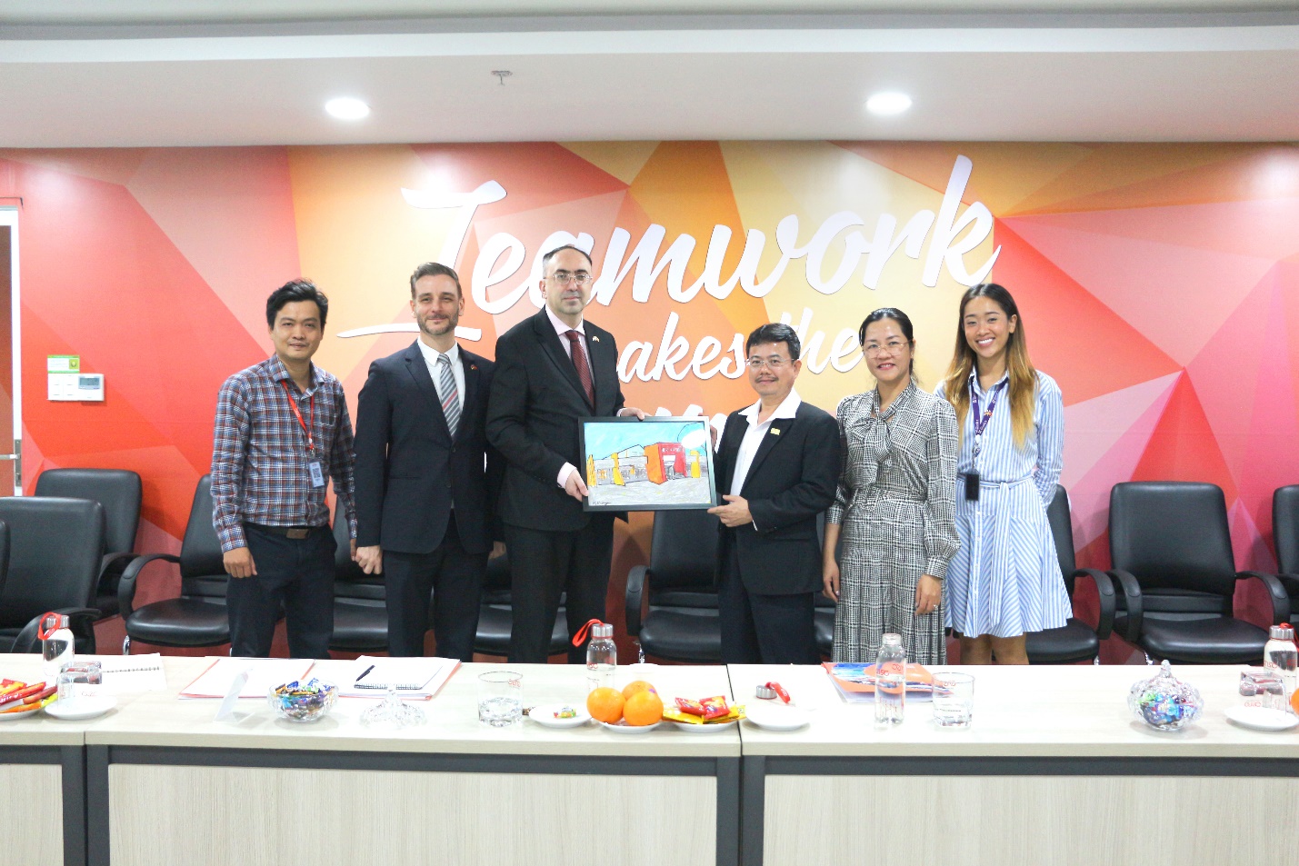 QTSC welcomed the Embassy and Consulate of Armenia in Vietnam to visit