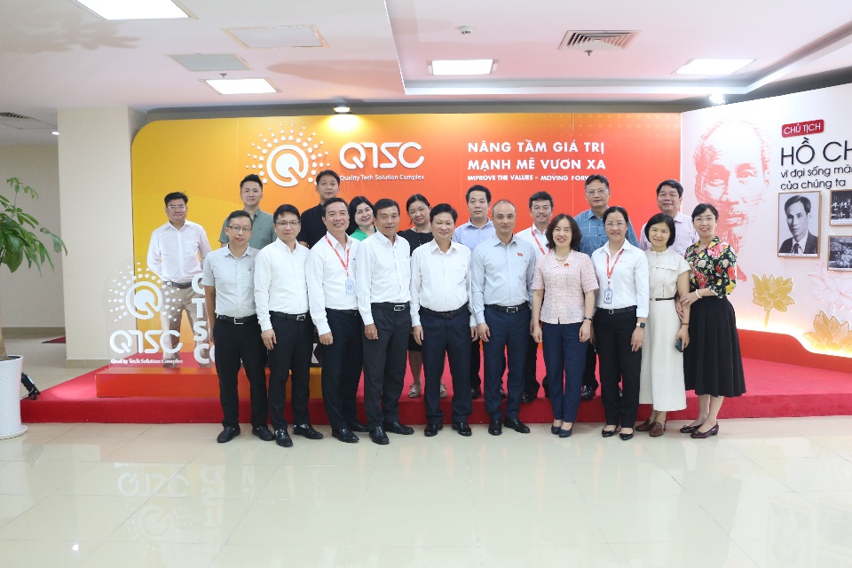 Đoàn khảo sát Ủy ban Khoa học công nghệ, môi trường cùng Bộ Thông tin và Truyền thông đến thăm và làm việc tại QTSC