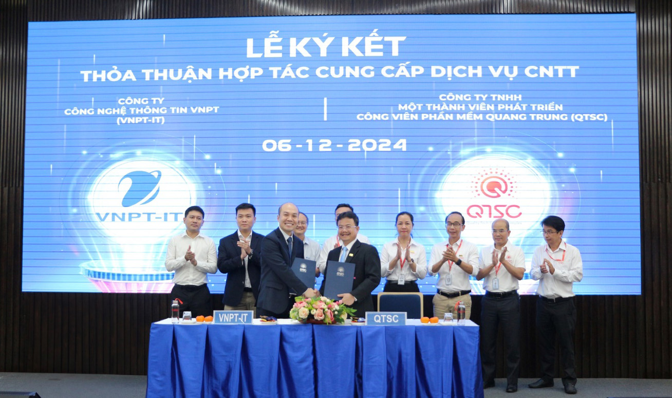 Signing ceremony of cooperation agreement between QTSC and VNPT-IT