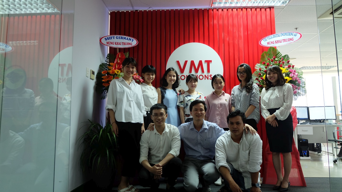 qtsc_giam-doc-vmts-chup-hinh-cung-cac-thanh-vien-vmts-da-nang
