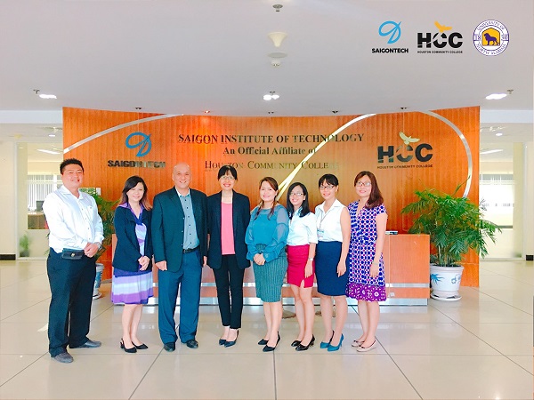 ban-giam-hieu-saigontech-va-dai-bieu-chain-spirit