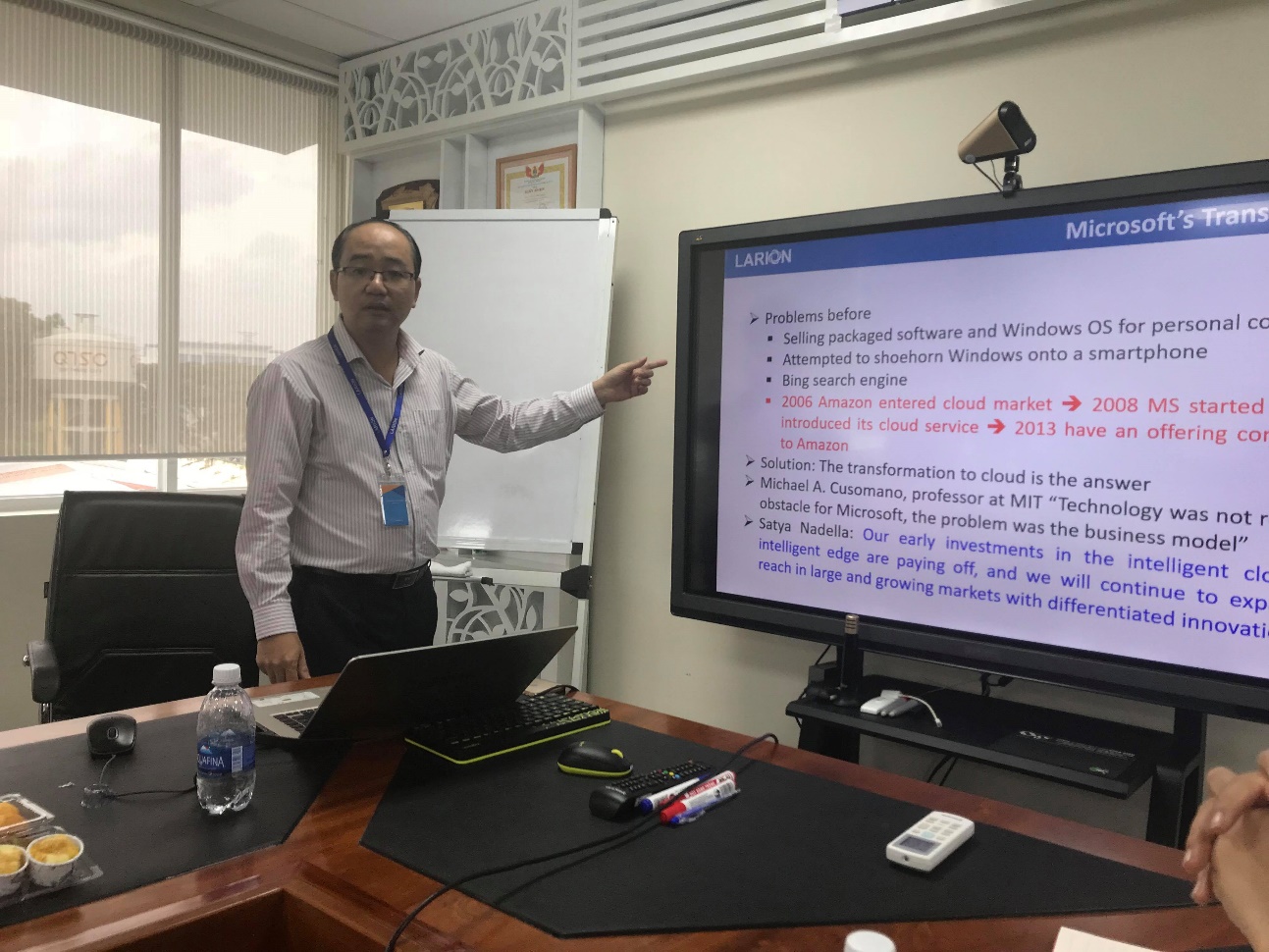 qtsc-ceo-thang-72018-chu-tich-larion-trinh-bay-tai-buoi-gap-go