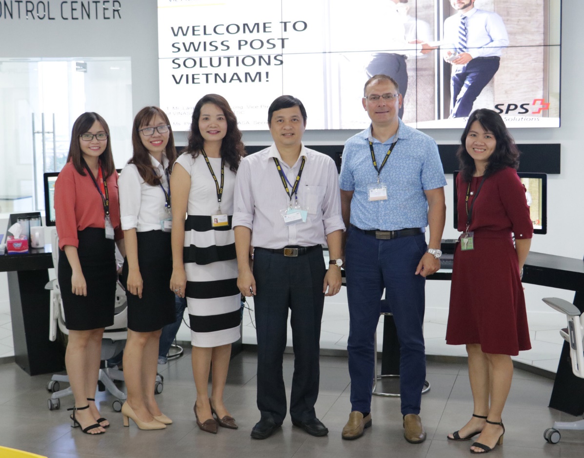 ong-lam-nguyen-hai-long-giam-doc-qtsc-lam-viec-tai-swiss-post-solutions