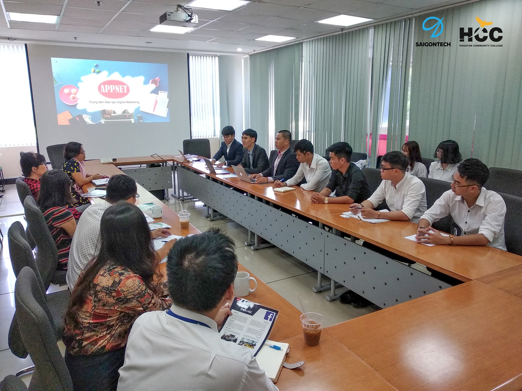 ban-giam-hieu-saigontech-rat-quan-tam-den-hop-tac-lan-nay