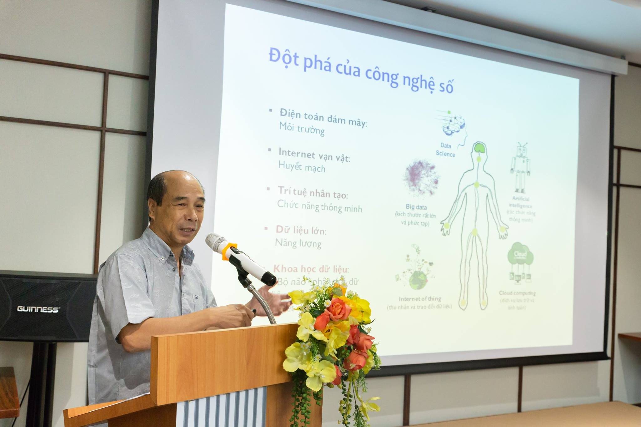 Giao-su-Ho-Tu-Bao-Vien-truong-Vien-John-von-Neumann