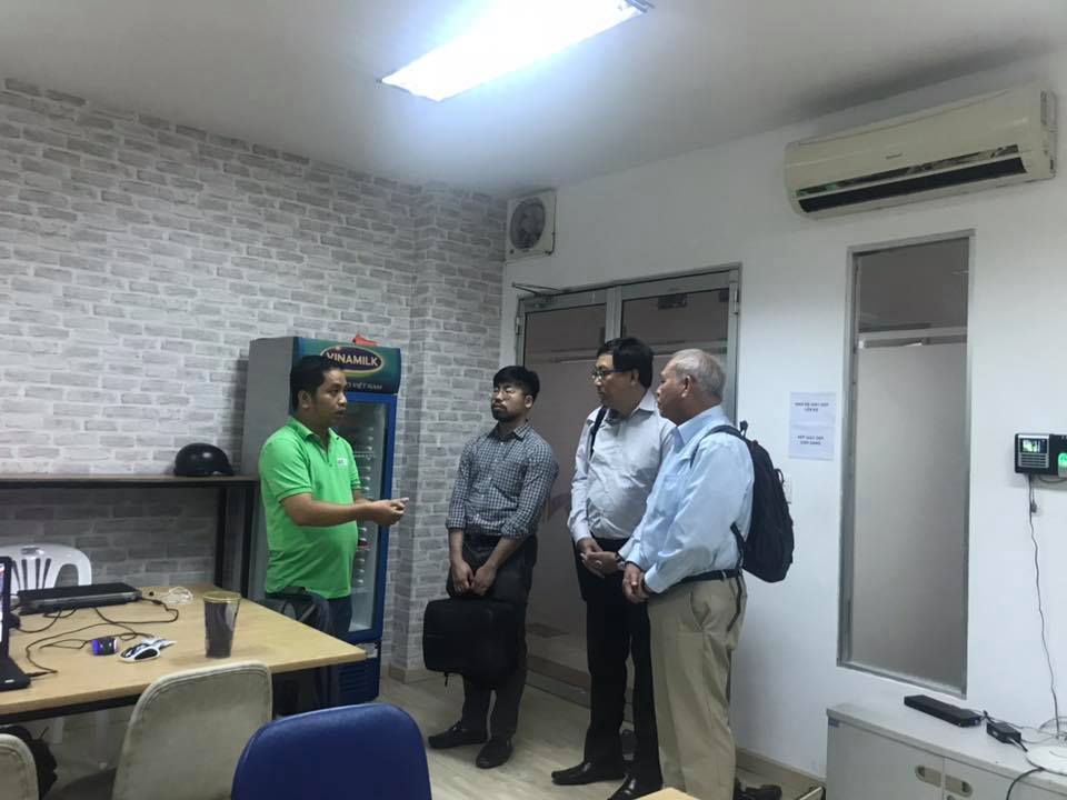 qtsc-incubator-don-tiep-truong-s.-rajaratnam
