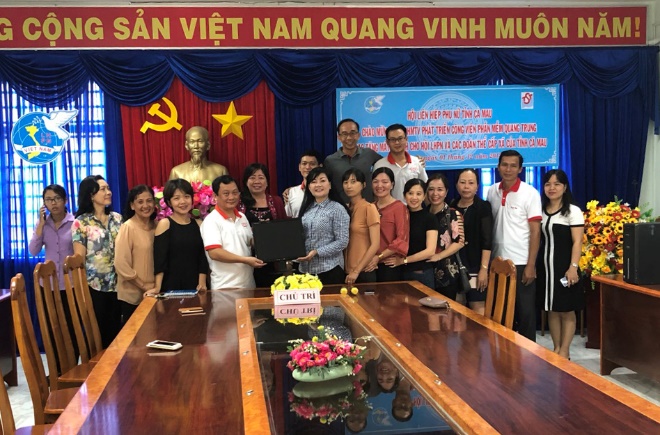 quy-khuyen-hoc-qtsc-trao-tang-may-tinh-tai-ca-mau