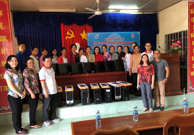 quy-khuyen-hoc-qtsc-trao-tang-may-tinh-tai-ca-mau