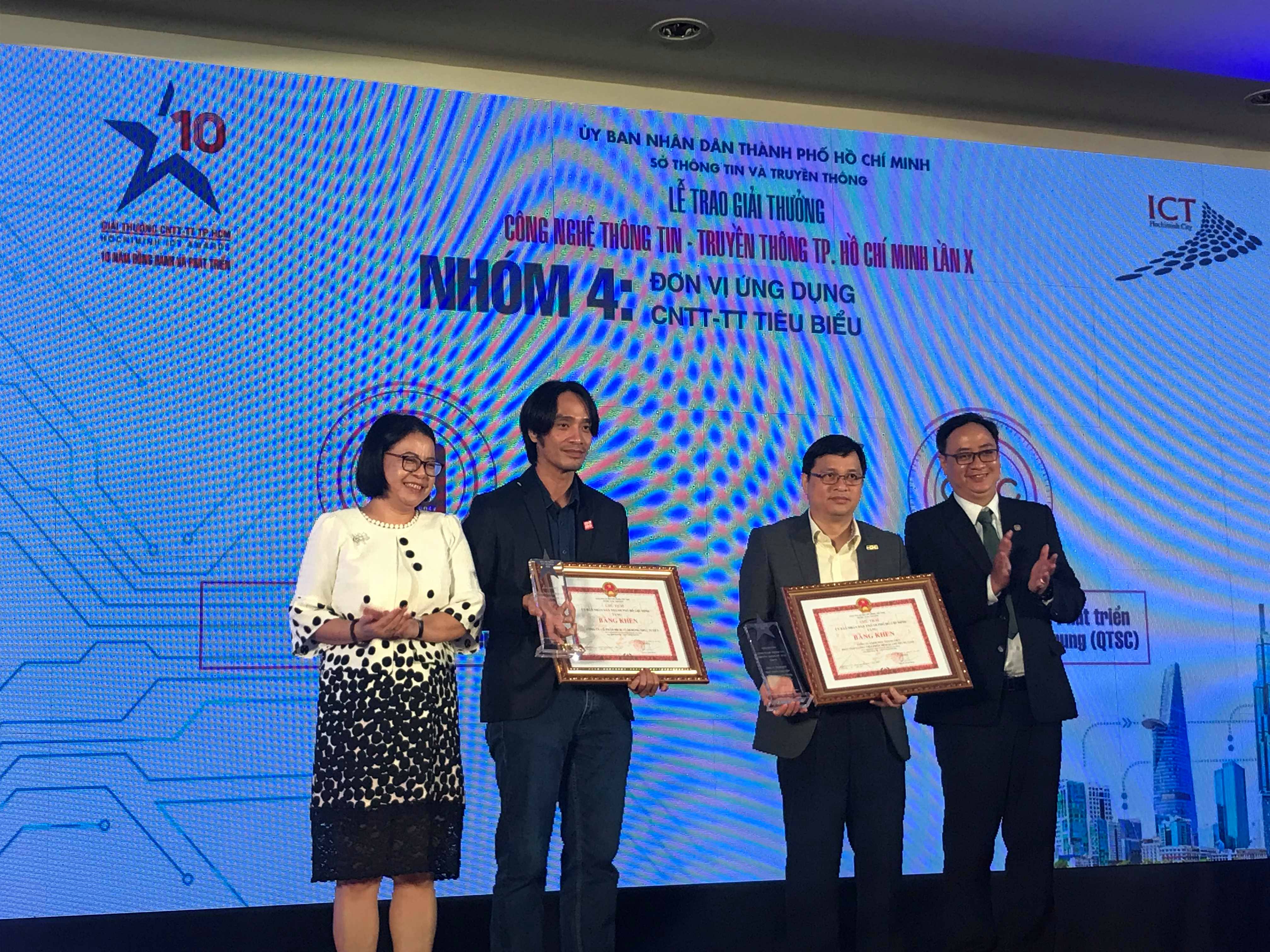 ong-lam-nguyen-hai-long-giam-doc-qtsc-nhan-giai-thuong-cntt-tt-lan-10-nam-2018