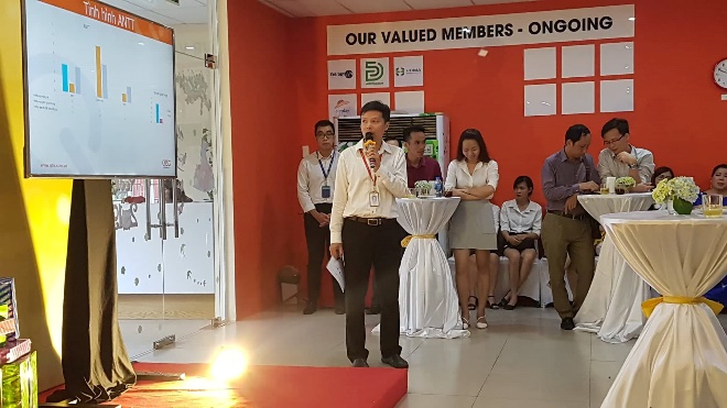 ong-hoang-minh-tri-pho-giam-doc-qtsc-trinh-bay-tai-buoi-gap-go