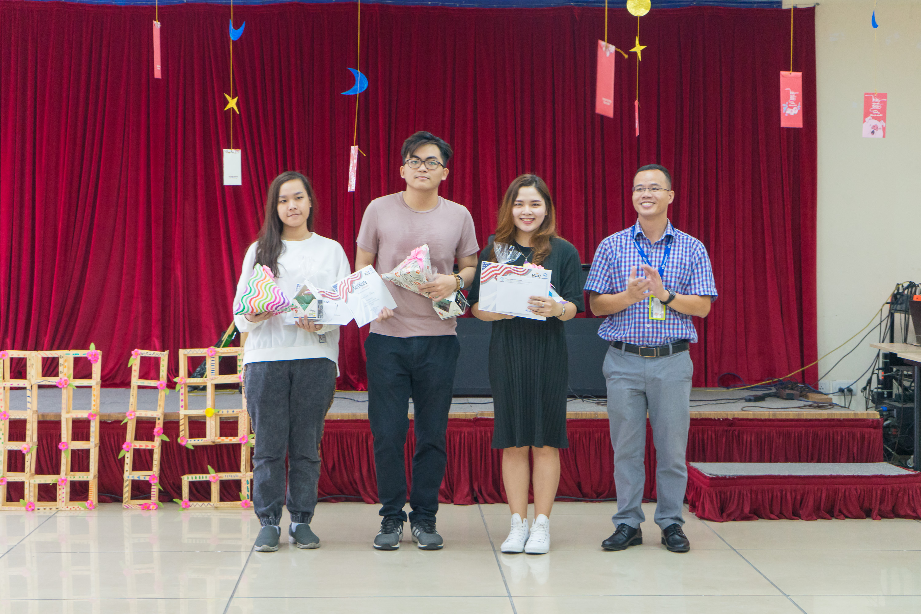 tan sinh vien saigontech