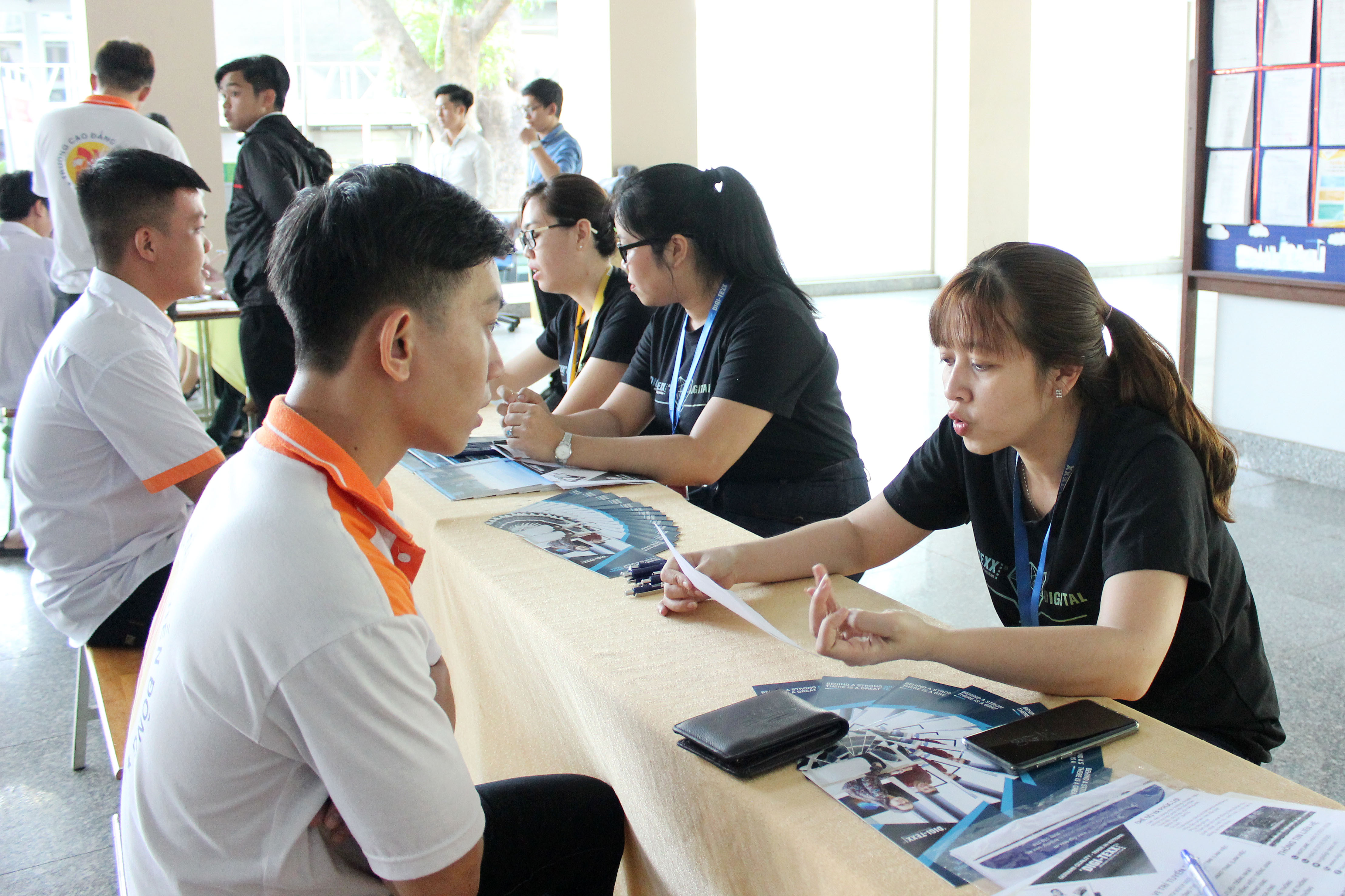 vien-dong-college-job-fair-2019