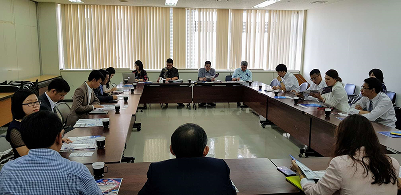 沖縄市の政府との会議