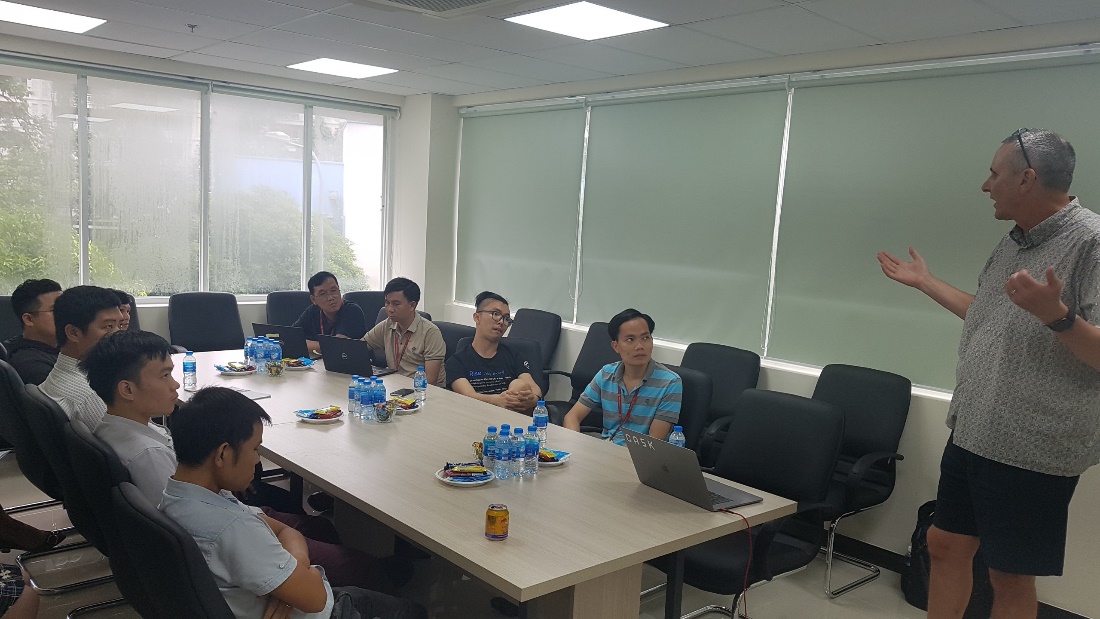  Paul Ambrose shared his experience with Vietnamese IT engineers