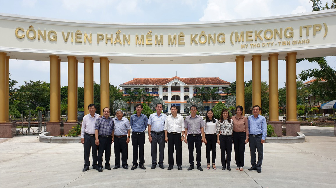 Các thành viên Chuỗi QTSC chụp hình lưu niệm tại Mekong ITP