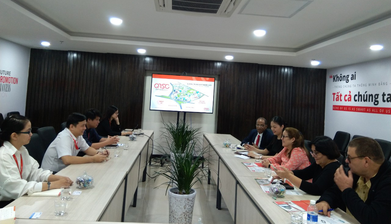 The Cuban business delegation working at QTSC