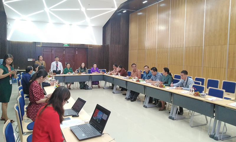Mr. Tran Huu Dung introduced about QTSC at the meeting