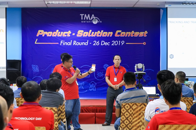 Các đội thi trình bày ý tưởng và demo sản phẩm tại cuộc thi