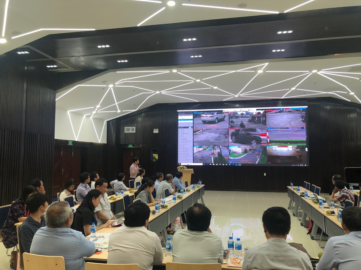 For the first time, nearly 40 editors-in-chief, representatives of southern offices and journalists of press and television agencies joined a press tour to Quang Trung Software City