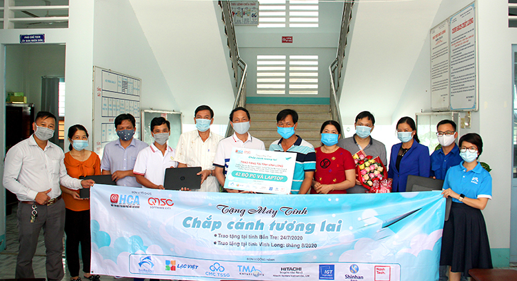 QTSC cooperated with HCA to donate 42 PCs and Laptops to Vinh Long Province