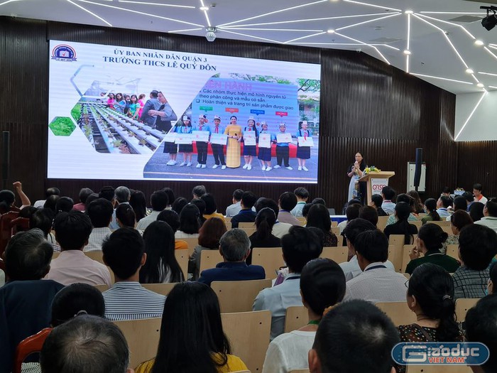 Đại diện trường trung học cơ sở Lê Quý Đôn, quận 3 chia sẻ về giáo dục STEM tại hội thảo (ảnh: P.L)