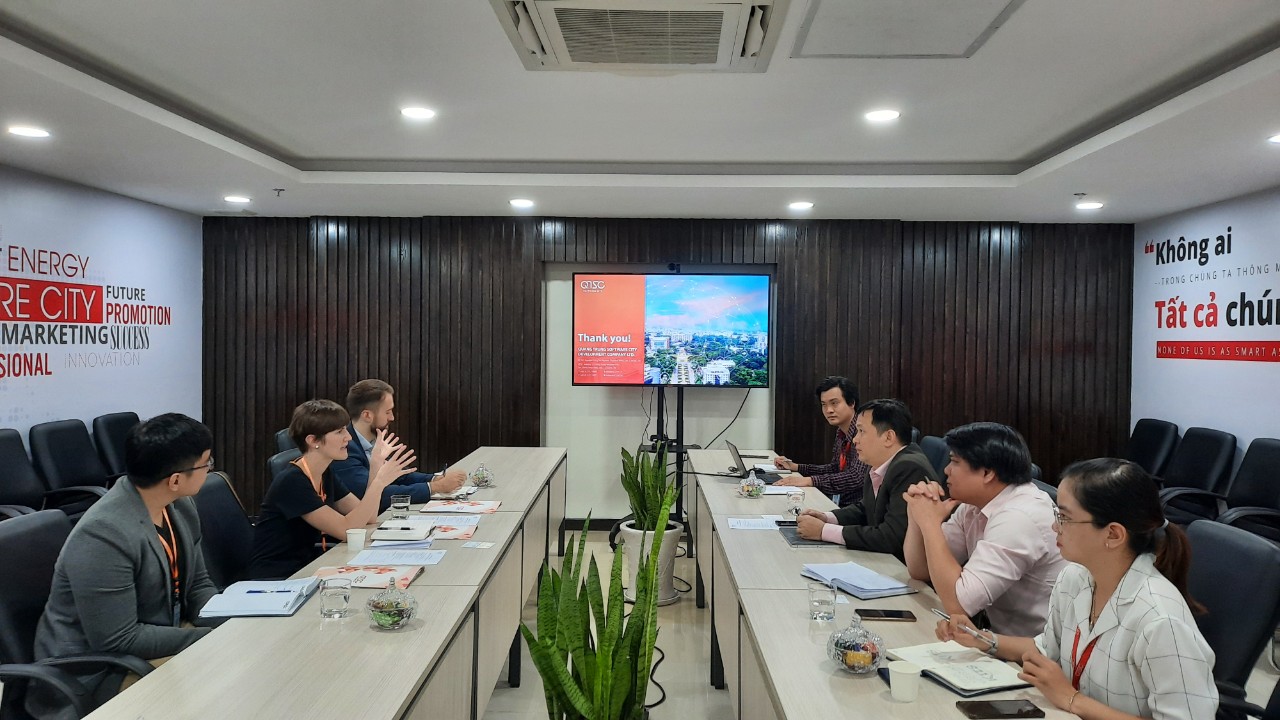 British Consulate General's delegation working at QTSC