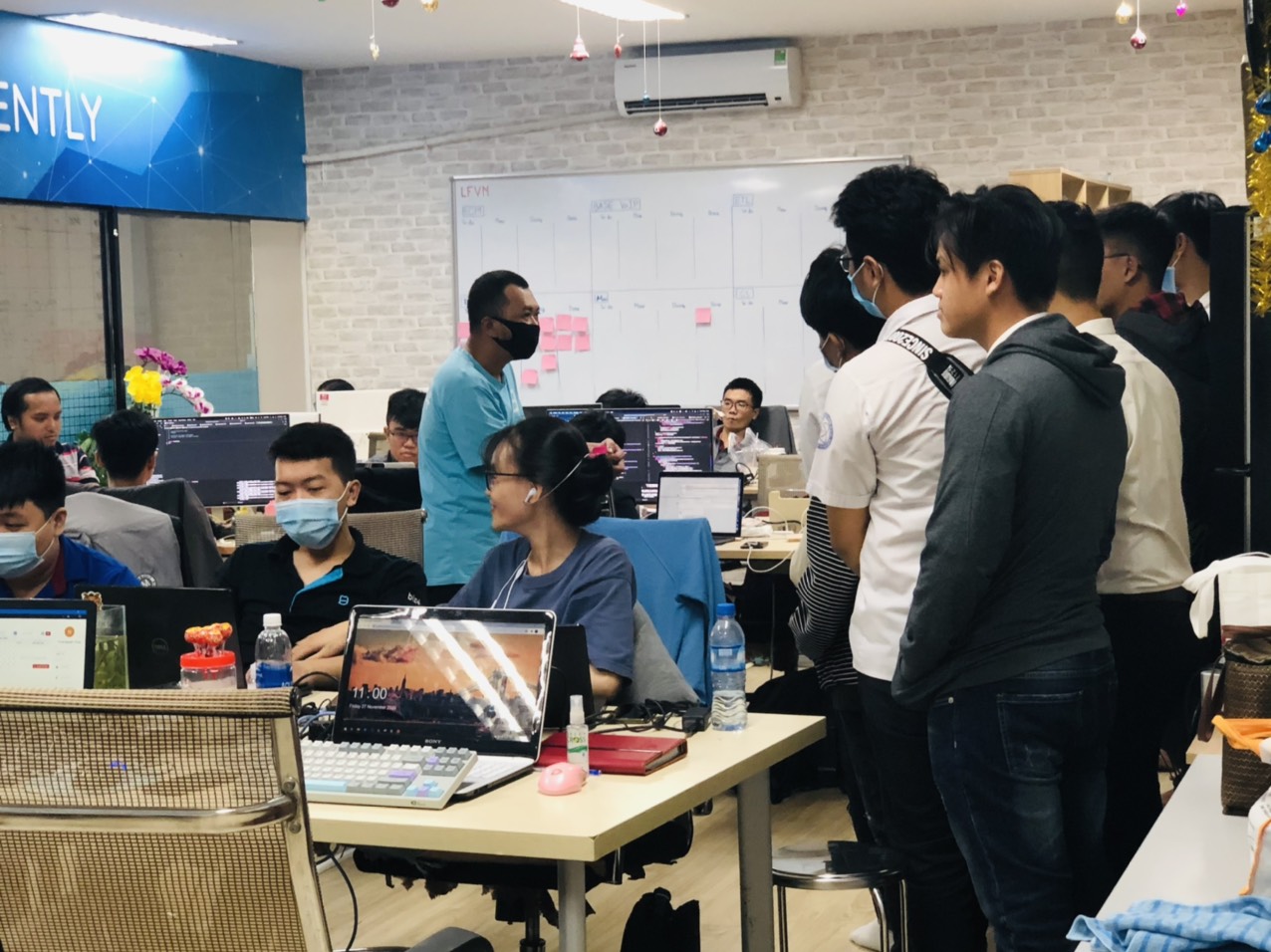 Hình 4: Tham quan công ty 4Biz tại QTSC Incubator