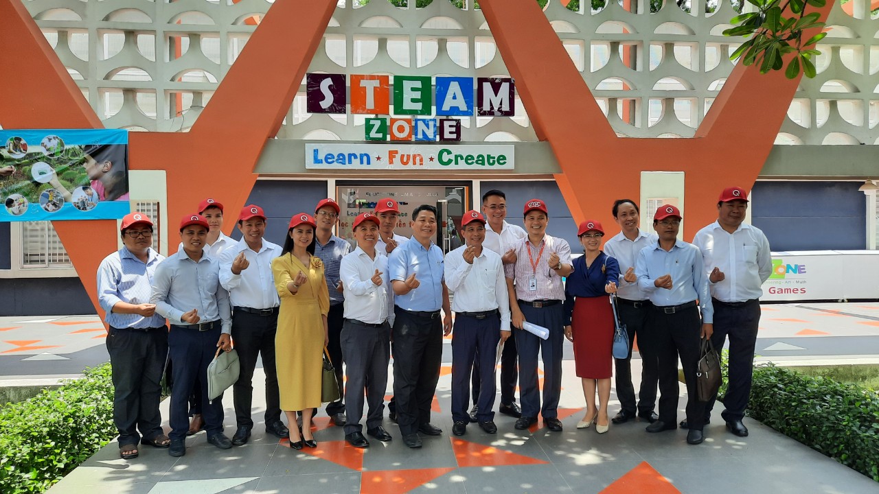 Hình 3,4: Tham quan trung tâm đào tạo STEAMZone