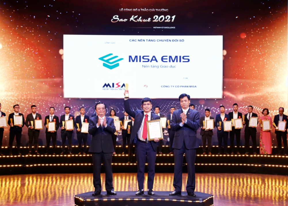 Nền tảng MISA EMIS tập trung vào 4 mảng chính gồm: quản lý giáo dục, quản lý trường học, cổng thông tin nhà trường – phụ huynh, phân tích dữ liệu giáo dục với đầy đủ nghiệp vụ hợp nhất trên một hệ thống và tích hợp vào cổng Cơ sở dữ liệu quốc gia toàn ngành.