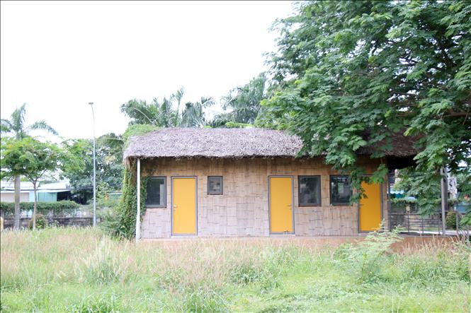 Khu vực dự kiến triển khai mô hình “Làng thông minh” tại Công viên phần mềm Quang Trung. Bên trong nhà điều hành “mái lá” là các trang thiết bị, công nghệ hiện đại. 