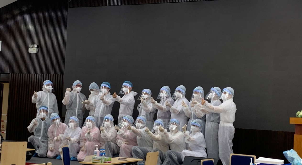Đội ngũ y bác sĩ và tình nguyện viên phụ trách tiêm vaccine tại QTSC Building 1, Công viên phần mềm Quang Trung