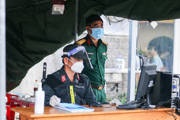 Qua chốt nhưng không cần chạm - Ảnh 8.
