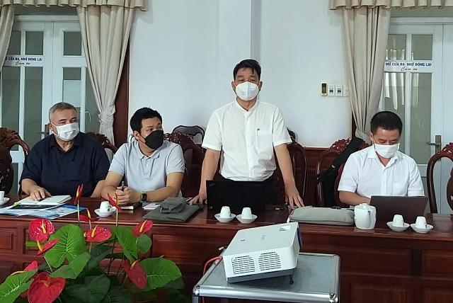 Đại diện QTSC trình bày đề án tại buổi làm việc.