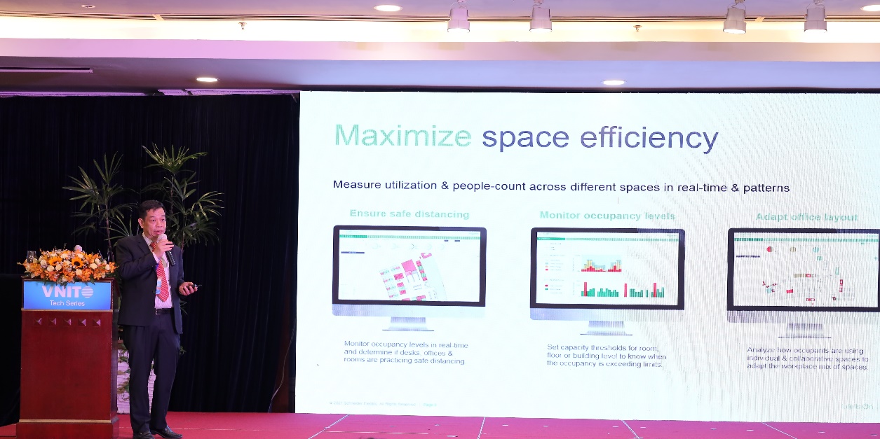 Hình 3: Ông Đỗ Nguyên Hưng - Phó Tổng giám đốc Khối Dự án, Công ty Schneider Electric Việt Nam trình bày tại hội thảo