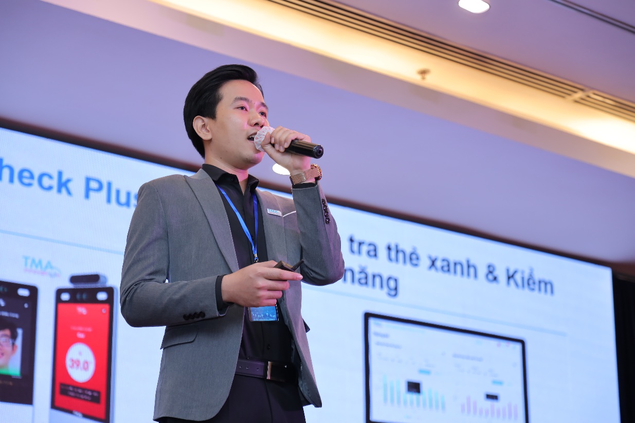 Hình 5: ông Hoàng Minh Thắng, Trưởng phòng Marketing, TMA-Innovation chia sẻ tại hội thảo