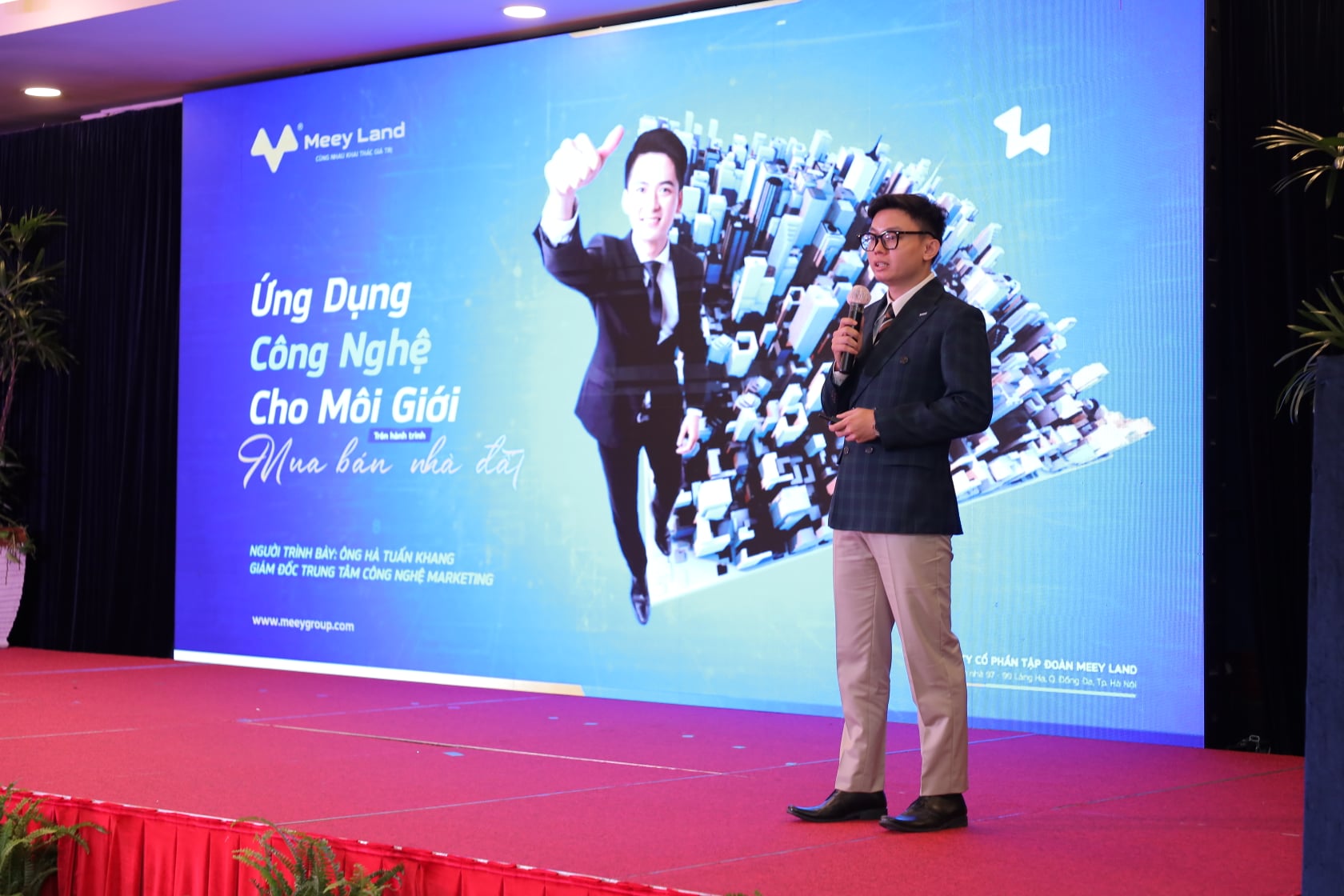 Hà Tuấn Khang, Giám đốc Trung tâm Công nghệ Marketing, Công ty Cổ phần Tập đoàn Meey Land chia sẻ với chúng ta về “Ứng dụng công nghệ cho môi giới trên hành trình mua bán nhà đất”.