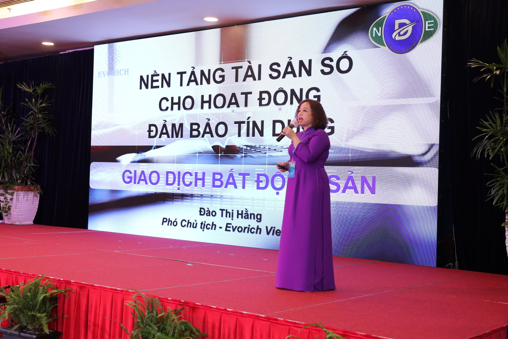 Đào Thị Hằng, Phó Chủ tịch, Công ty Api Neew Vietnam đã chia sẻ chủ đề “Nền tảng tài sản số cho hoạt động đảm bảo tín dụng trong giao dịch bất động sản”