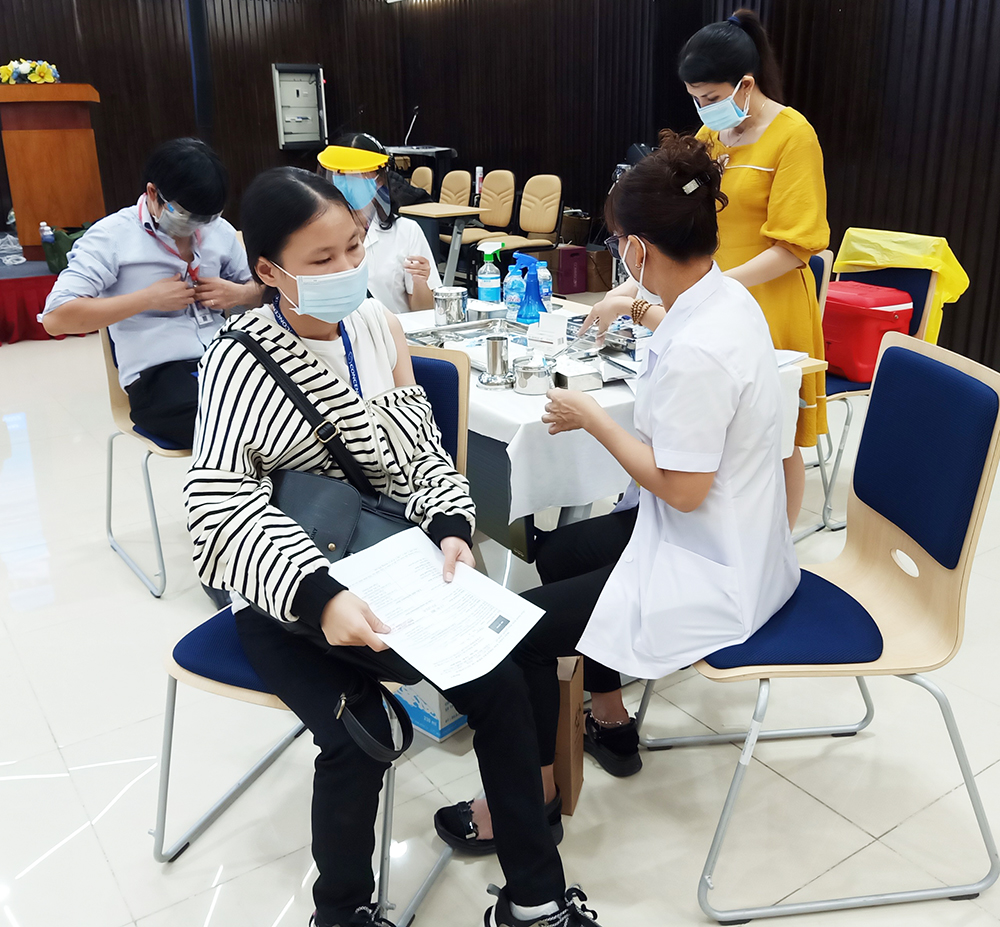 Quang Trung Software Cityに勤務する従業員に対するCovid-19ワクチンの 追加投与について